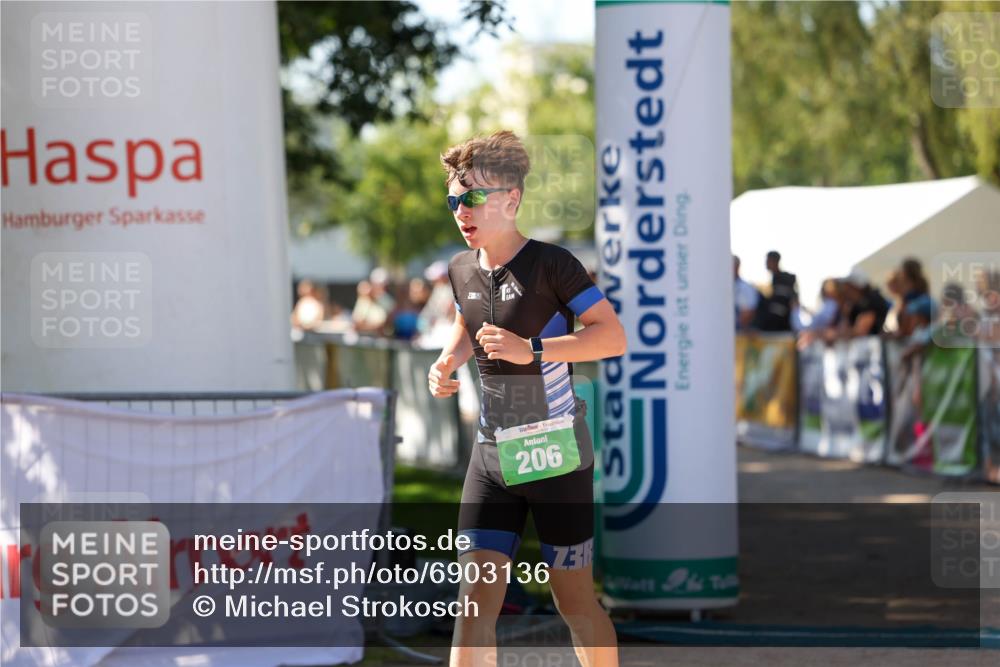 01.09.2024 - 17. Tribühne Triathlon Michael Strokosch http://msf.ph/oto/6903136 01.09.2024 11:03:09 Ziel 206, 265 meine-sportfotos.de
