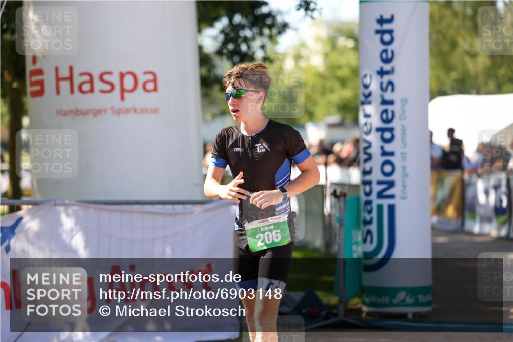 01.09.2024 - 17. Tribühne Triathlon Michael Strokosch http://msf.ph/oto/6903148 01.09.2024 11:03:10 Ziel 206, 265 meine-sportfotos.de