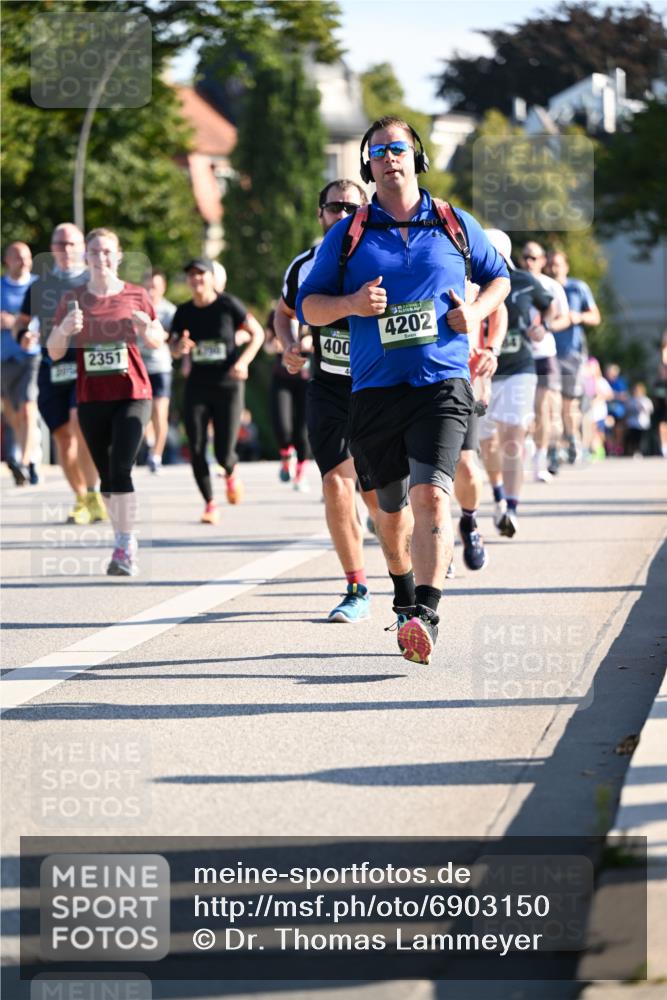 01.09.2024 - BARMER Alsterlauf Dr. Thomas Lammeyer http://msf.ph/oto/6903150 01.09.2024 09:39:46 Laufen 400, 2351, 4202 meine-sportfotos.de