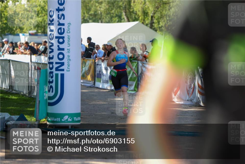 01.09.2024 - 17. Tribühne Triathlon Michael Strokosch http://msf.ph/oto/6903155 01.09.2024 11:03:13 Ziel 265 meine-sportfotos.de