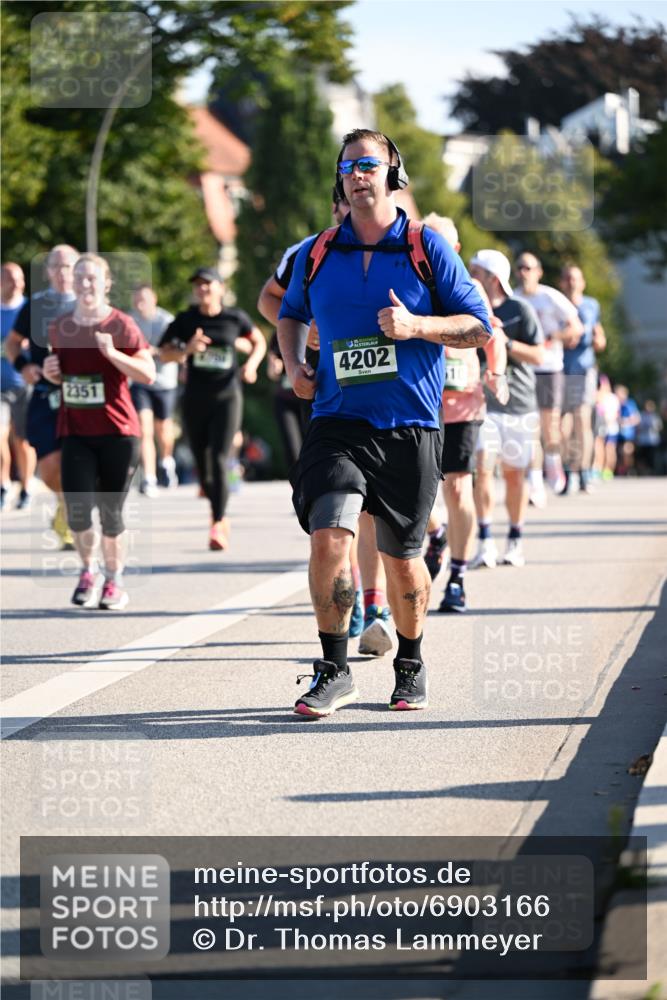 01.09.2024 - BARMER Alsterlauf Dr. Thomas Lammeyer http://msf.ph/oto/6903166 01.09.2024 09:39:47 Laufen 2351, 4202 meine-sportfotos.de