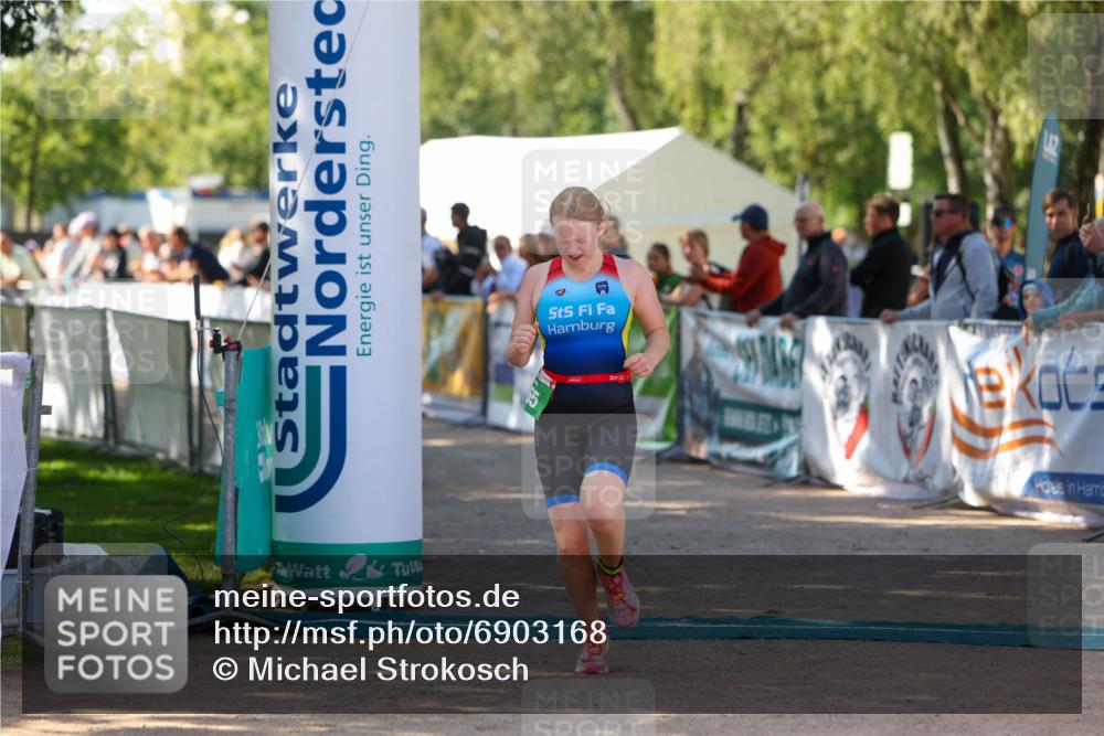 01.09.2024 - 17. Tribühne Triathlon Michael Strokosch http://msf.ph/oto/6903168 01.09.2024 11:03:14 Ziel 227, 265 meine-sportfotos.de