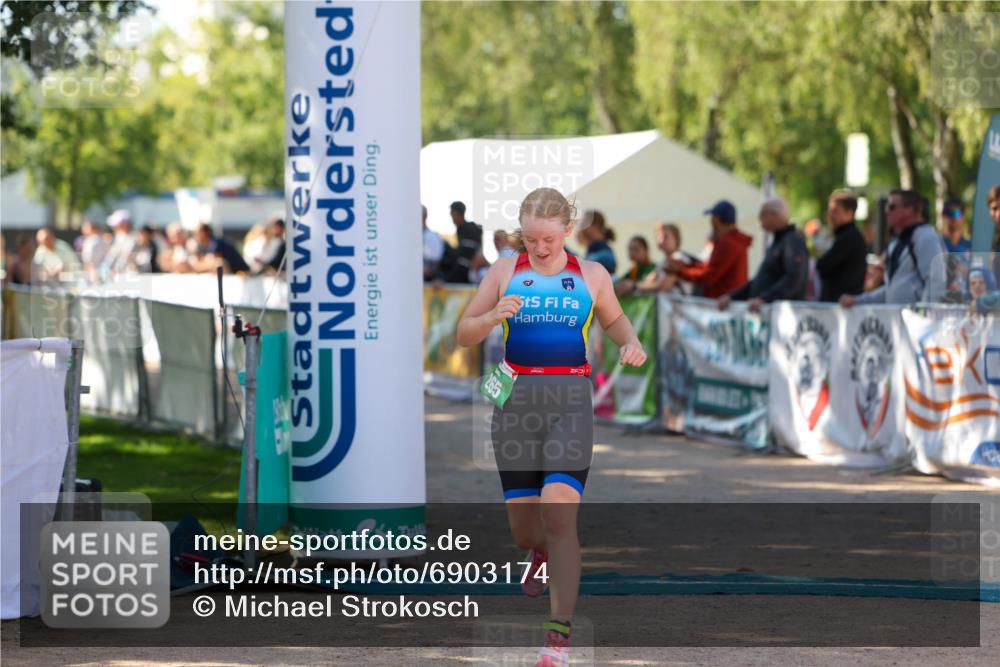 01.09.2024 - 17. Tribühne Triathlon Michael Strokosch http://msf.ph/oto/6903174 01.09.2024 11:03:14 Ziel 227, 265 meine-sportfotos.de