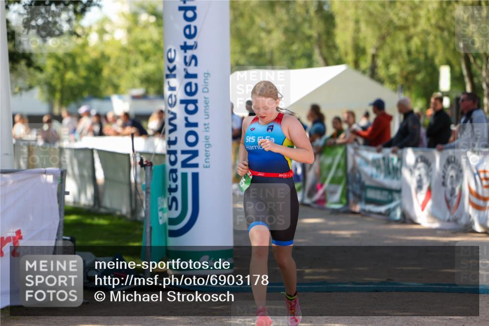 01.09.2024 - 17. Tribühne Triathlon Michael Strokosch http://msf.ph/oto/6903178 01.09.2024 11:03:14 Ziel 227, 265 meine-sportfotos.de
