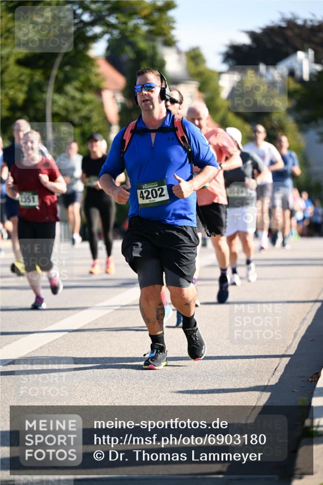 01.09.2024 - BARMER Alsterlauf Dr. Thomas Lammeyer http://msf.ph/oto/6903180 01.09.2024 09:39:47 Laufen 2351, 5, 4202 meine-sportfotos.de