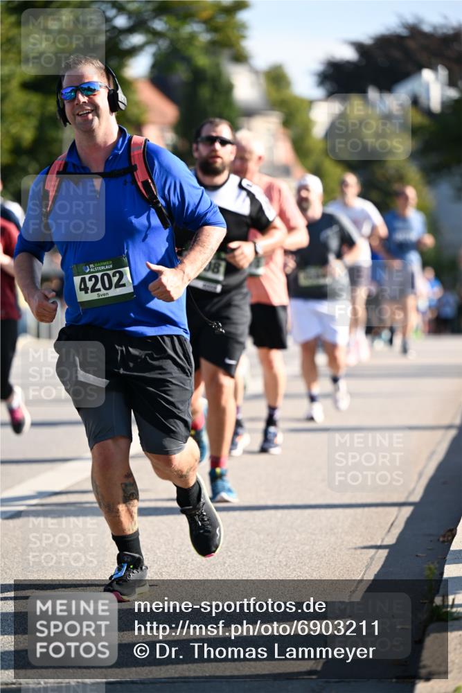01.09.2024 - BARMER Alsterlauf Dr. Thomas Lammeyer http://msf.ph/oto/6903211 01.09.2024 09:39:47 Laufen 35, 4202, 18 meine-sportfotos.de