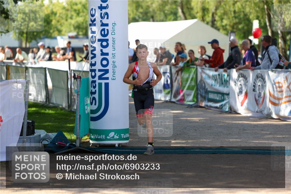 01.09.2024 - 17. Tribühne Triathlon Michael Strokosch http://msf.ph/oto/6903233 01.09.2024 11:03:20 Ziel 227, 229 meine-sportfotos.de