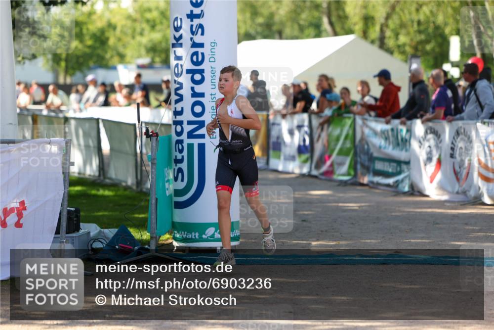 01.09.2024 - 17. Tribühne Triathlon Michael Strokosch http://msf.ph/oto/6903236 01.09.2024 11:03:21 Ziel 227, 229 meine-sportfotos.de