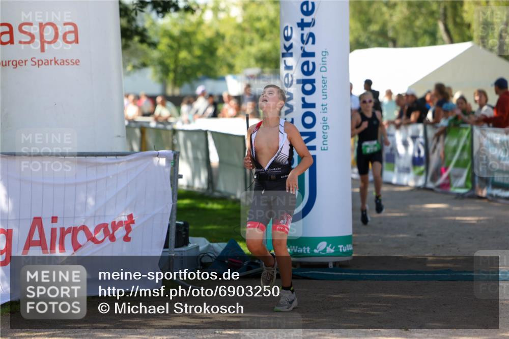 01.09.2024 - 17. Tribühne Triathlon Michael Strokosch http://msf.ph/oto/6903250 01.09.2024 11:03:21 Ziel 227, 229 meine-sportfotos.de