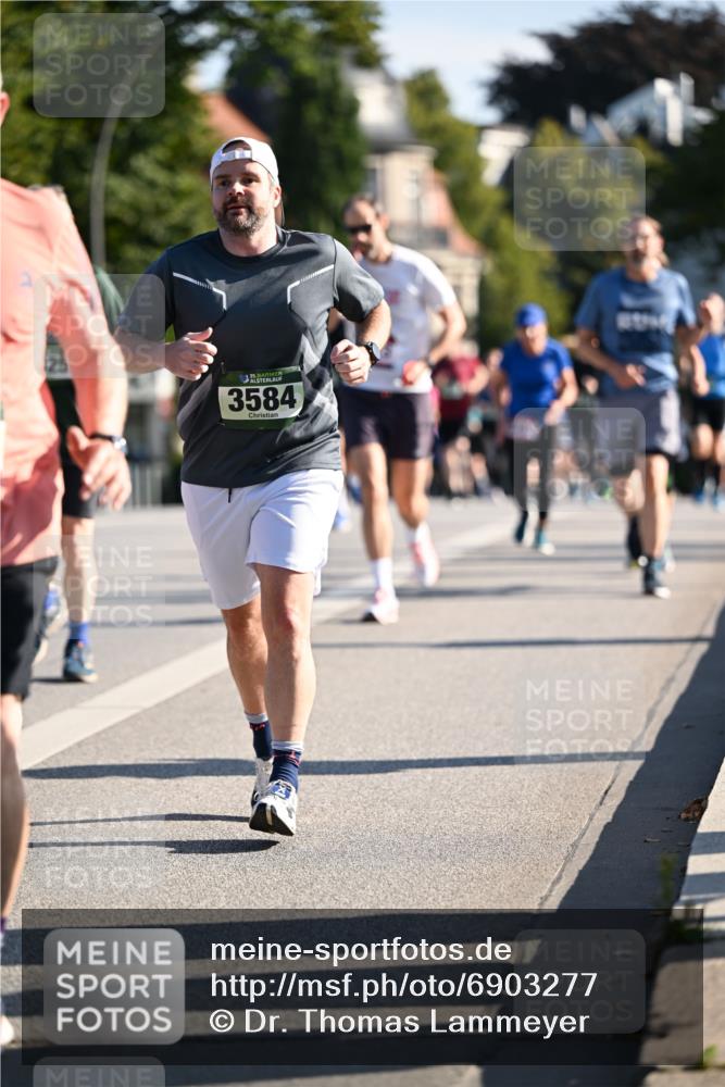 01.09.2024 - BARMER Alsterlauf Dr. Thomas Lammeyer http://msf.ph/oto/6903277 01.09.2024 09:39:50 Laufen 35, 3584 meine-sportfotos.de