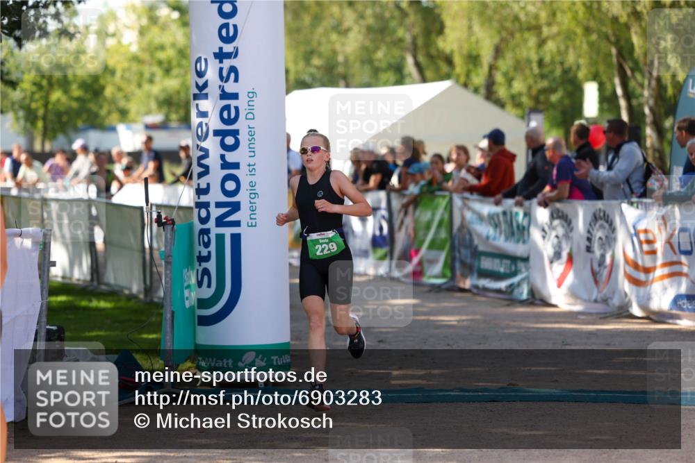 01.09.2024 - 17. Tribühne Triathlon Michael Strokosch http://msf.ph/oto/6903283 01.09.2024 11:03:23 Ziel 227, 229, 233 meine-sportfotos.de