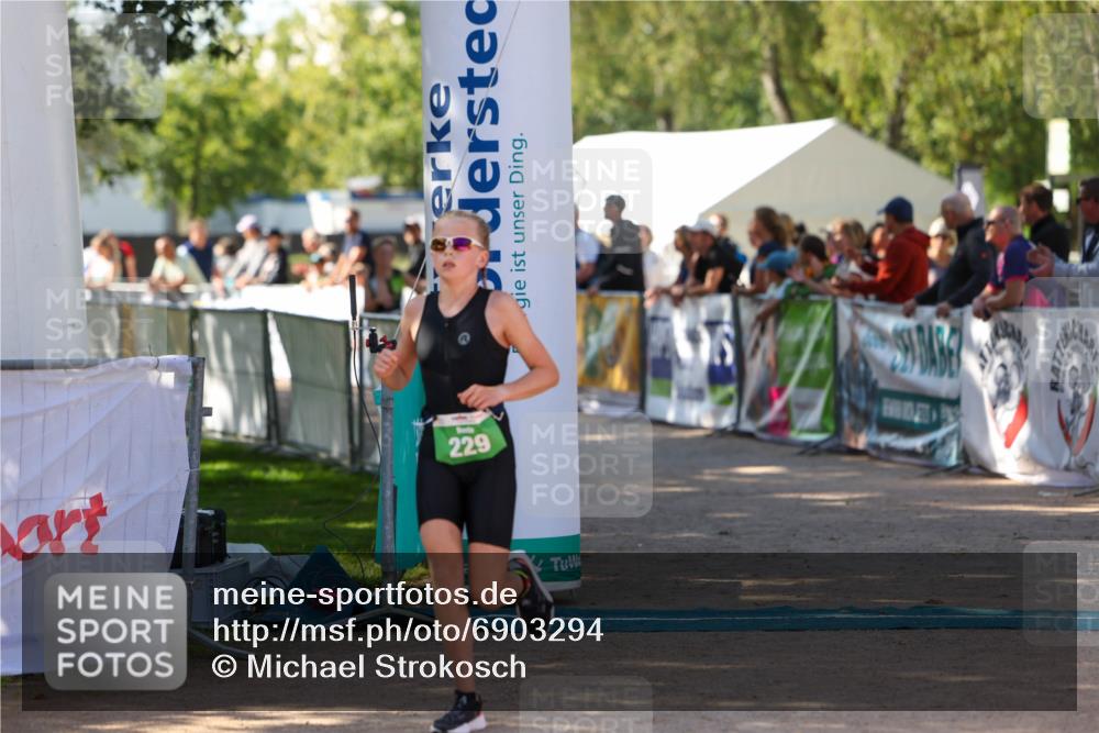 01.09.2024 - 17. Tribühne Triathlon Michael Strokosch http://msf.ph/oto/6903294 01.09.2024 11:03:24 Ziel 227, 229, 233 meine-sportfotos.de
