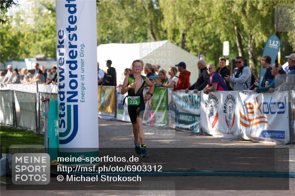 01.09.2024 - 17. Tribühne Triathlon Michael Strokosch http://msf.ph/oto/6903312 01.09.2024 11:03:27 Ziel 229, 233 meine-sportfotos.de