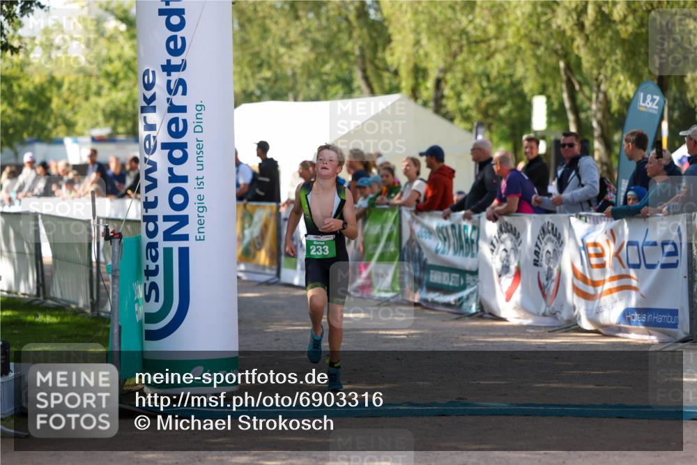 01.09.2024 - 17. Tribühne Triathlon Michael Strokosch http://msf.ph/oto/6903316 01.09.2024 11:03:27 Ziel 229, 233 meine-sportfotos.de