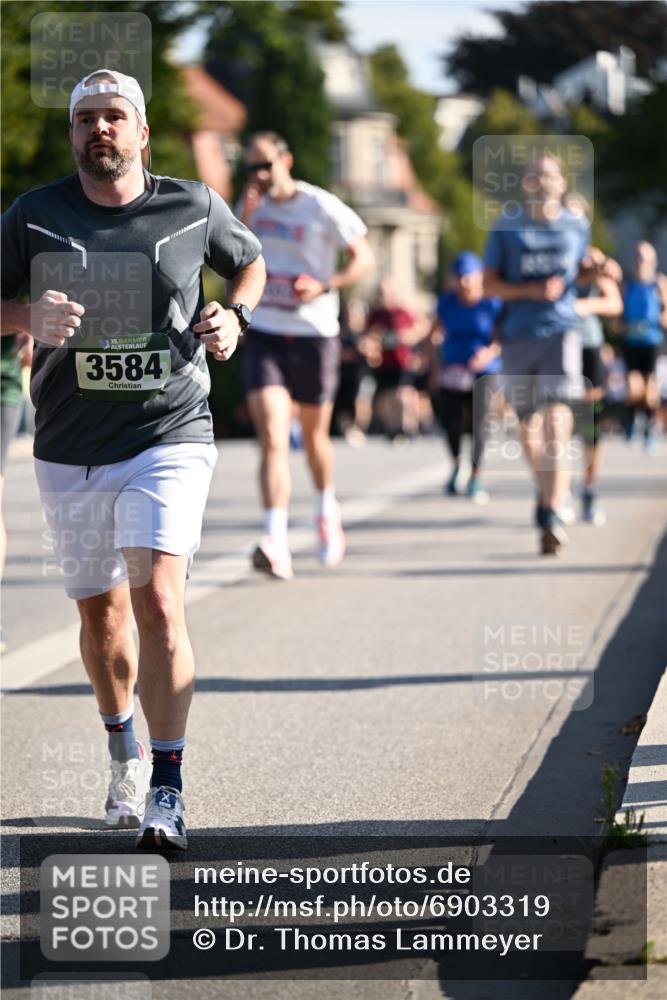 01.09.2024 - BARMER Alsterlauf Dr. Thomas Lammeyer http://msf.ph/oto/6903319 01.09.2024 09:39:51 Laufen 35, 3584 meine-sportfotos.de