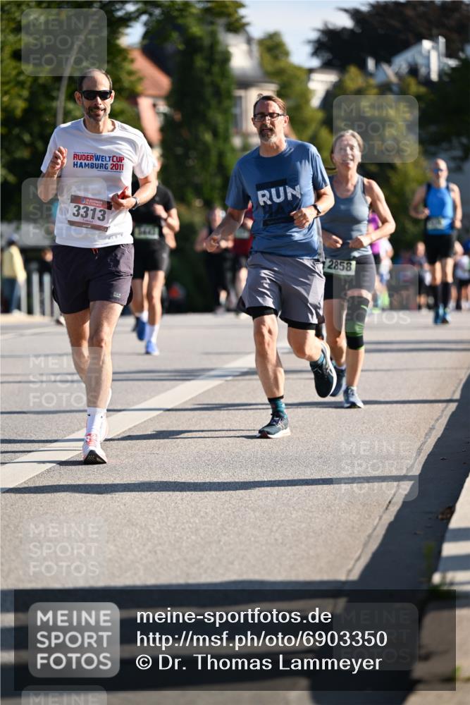 01.09.2024 - BARMER Alsterlauf Dr. Thomas Lammeyer http://msf.ph/oto/6903350 01.09.2024 09:39:52 Laufen 2011, 3313, 2858 meine-sportfotos.de