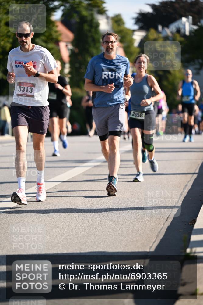 01.09.2024 - BARMER Alsterlauf Dr. Thomas Lammeyer http://msf.ph/oto/6903365 01.09.2024 09:39:52 Laufen 11, 135, 3313, 2858 meine-sportfotos.de