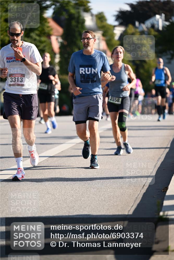 01.09.2024 - BARMER Alsterlauf Dr. Thomas Lammeyer http://msf.ph/oto/6903374 01.09.2024 09:39:53 Laufen 135, 3313, 2858 meine-sportfotos.de