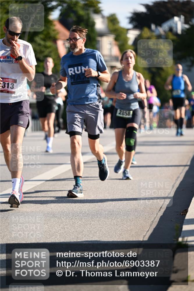 01.09.2024 - BARMER Alsterlauf Dr. Thomas Lammeyer http://msf.ph/oto/6903387 01.09.2024 09:39:53 Laufen 20, 135, 313, 2858 meine-sportfotos.de