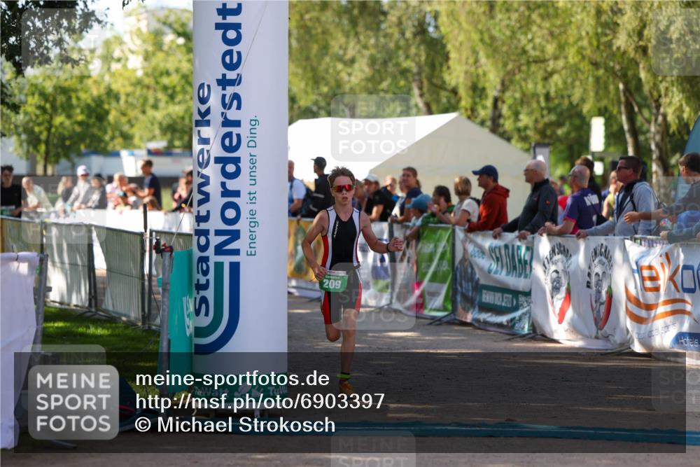 01.09.2024 - 17. Tribühne Triathlon Michael Strokosch http://msf.ph/oto/6903397 01.09.2024 11:03:42 Ziel 209, 213, 245 meine-sportfotos.de