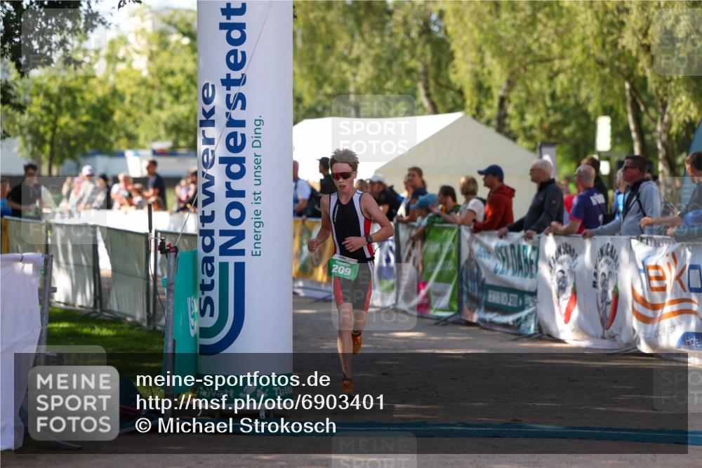 01.09.2024 - 17. Tribühne Triathlon Michael Strokosch http://msf.ph/oto/6903401 01.09.2024 11:03:42 Ziel 209, 213, 245 meine-sportfotos.de