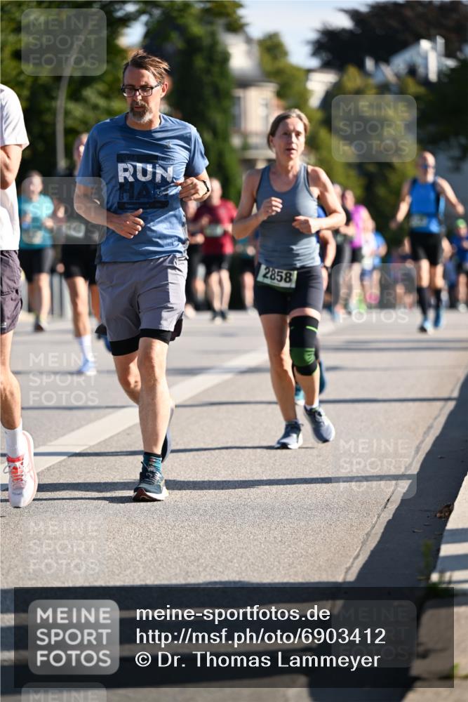 01.09.2024 - BARMER Alsterlauf Dr. Thomas Lammeyer http://msf.ph/oto/6903412 01.09.2024 09:39:53 Laufen 2024, 2858, 710 meine-sportfotos.de