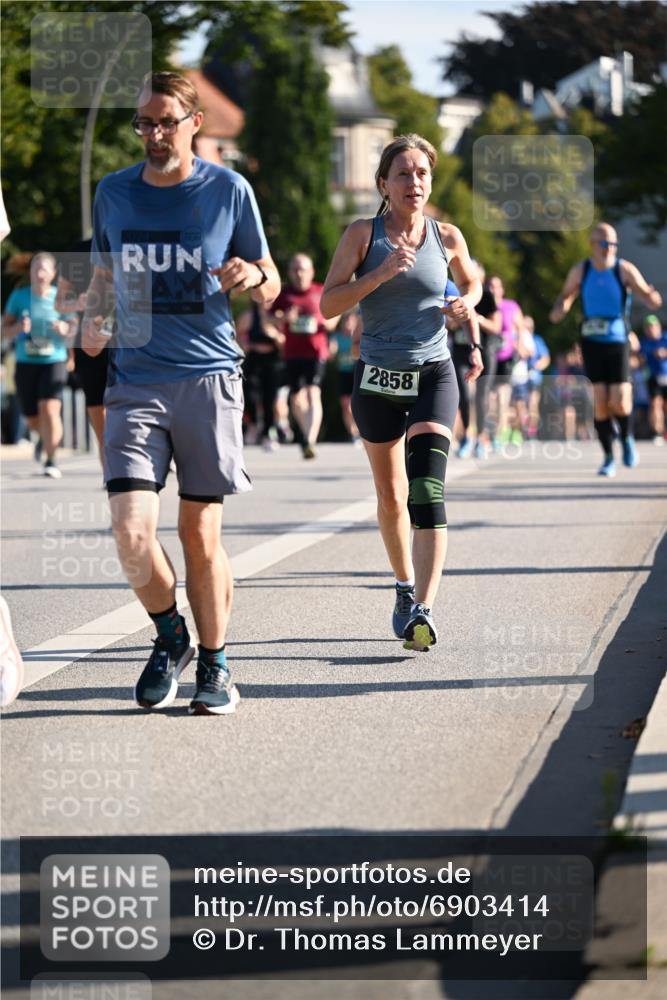 01.09.2024 - BARMER Alsterlauf Dr. Thomas Lammeyer http://msf.ph/oto/6903414 01.09.2024 09:39:53 Laufen 2858 meine-sportfotos.de