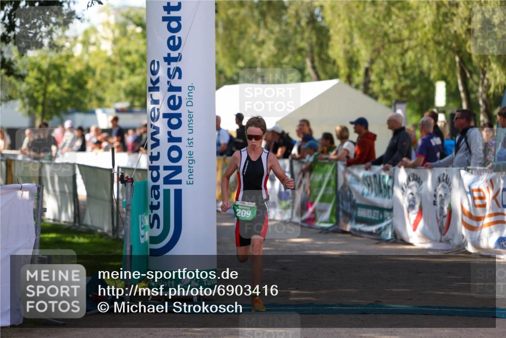 01.09.2024 - 17. Tribühne Triathlon Michael Strokosch http://msf.ph/oto/6903416 01.09.2024 11:03:43 Ziel 209, 213, 245 meine-sportfotos.de