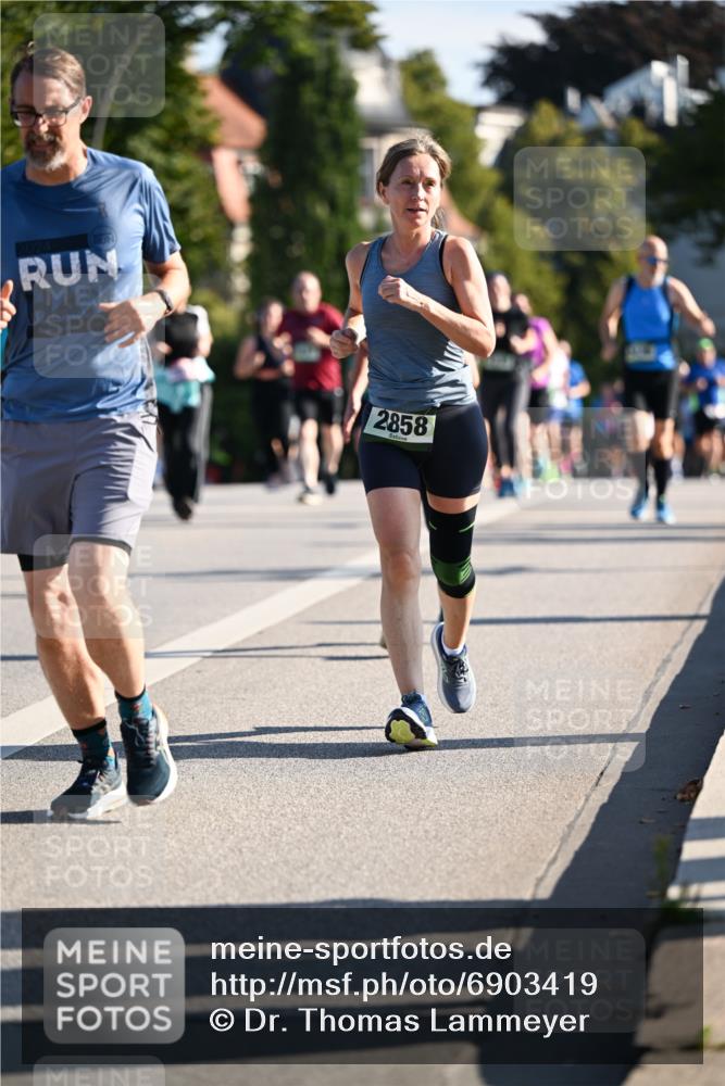 01.09.2024 - BARMER Alsterlauf Dr. Thomas Lammeyer http://msf.ph/oto/6903419 01.09.2024 09:39:54 Laufen 2858 meine-sportfotos.de