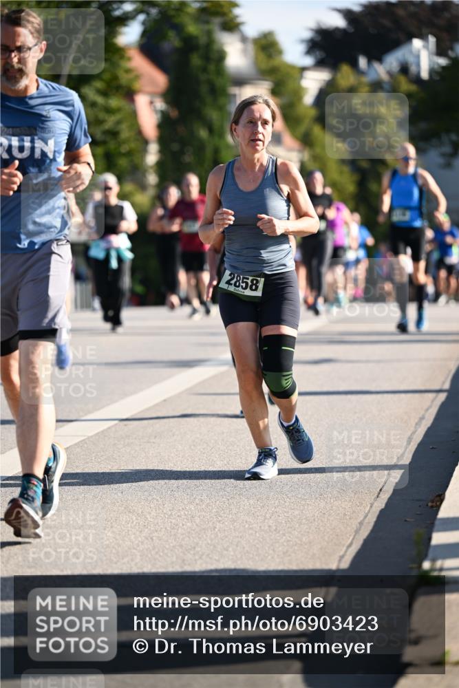 01.09.2024 - BARMER Alsterlauf Dr. Thomas Lammeyer http://msf.ph/oto/6903423 01.09.2024 09:39:54 Laufen 2858 meine-sportfotos.de