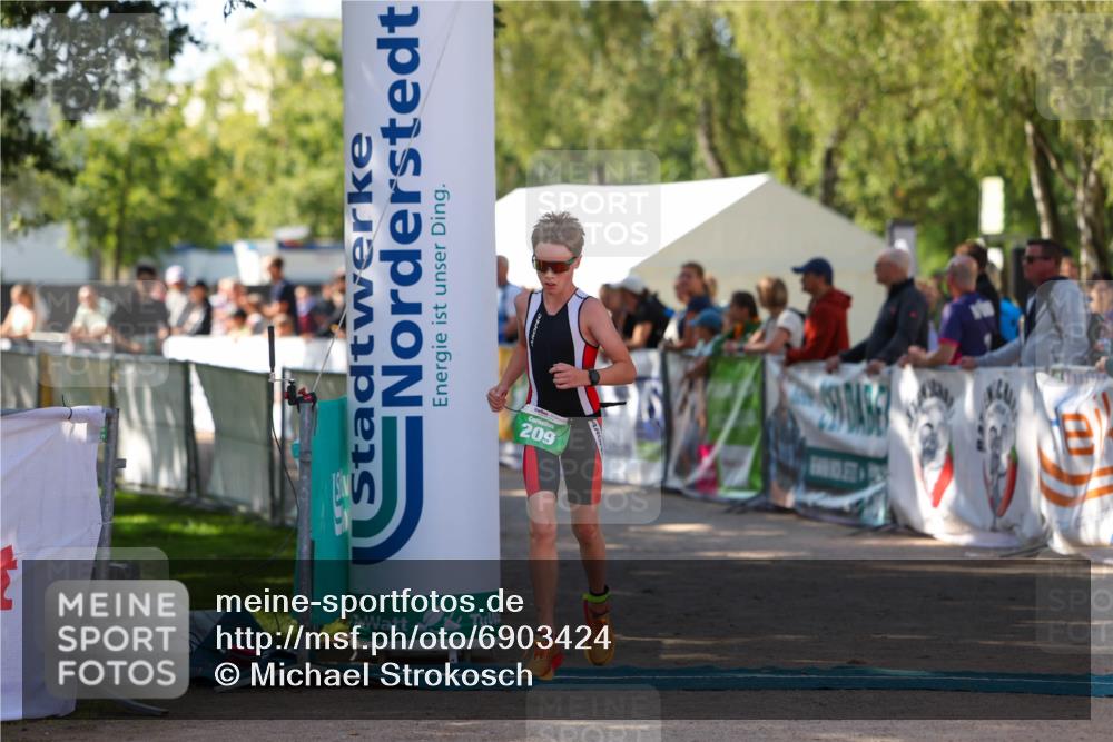 01.09.2024 - 17. Tribühne Triathlon Michael Strokosch http://msf.ph/oto/6903424 01.09.2024 11:03:43 Ziel 209, 213, 245 meine-sportfotos.de