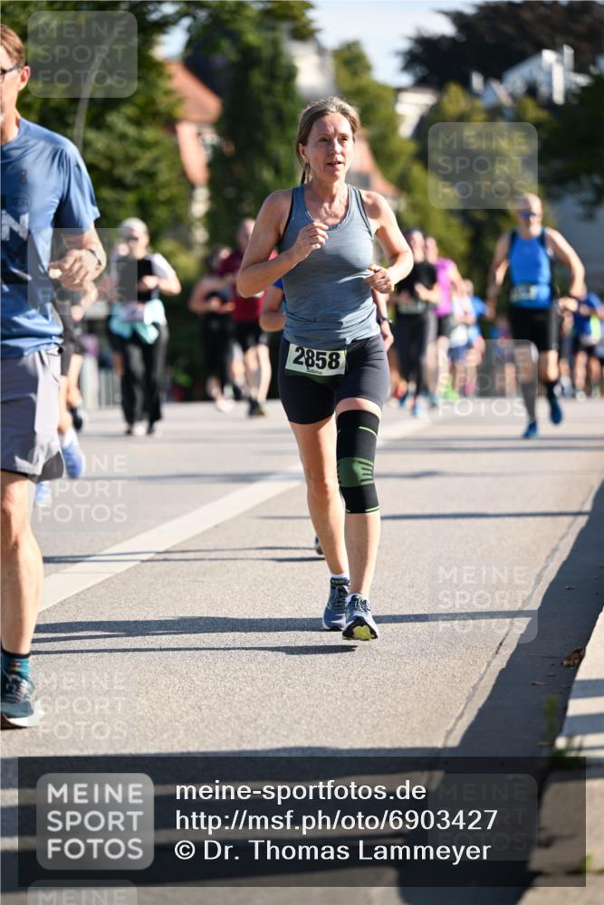 01.09.2024 - BARMER Alsterlauf Dr. Thomas Lammeyer http://msf.ph/oto/6903427 01.09.2024 09:39:54 Laufen 2858 meine-sportfotos.de