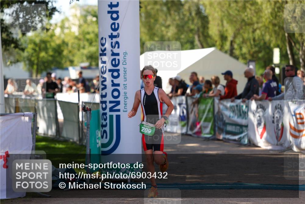 01.09.2024 - 17. Tribühne Triathlon Michael Strokosch http://msf.ph/oto/6903432 01.09.2024 11:03:43 Ziel 209, 213, 245 meine-sportfotos.de
