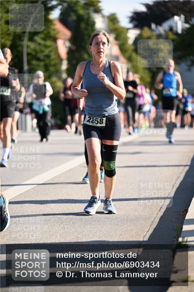 01.09.2024 - BARMER Alsterlauf Dr. Thomas Lammeyer http://msf.ph/oto/6903434 01.09.2024 09:39:54 Laufen 2858 meine-sportfotos.de