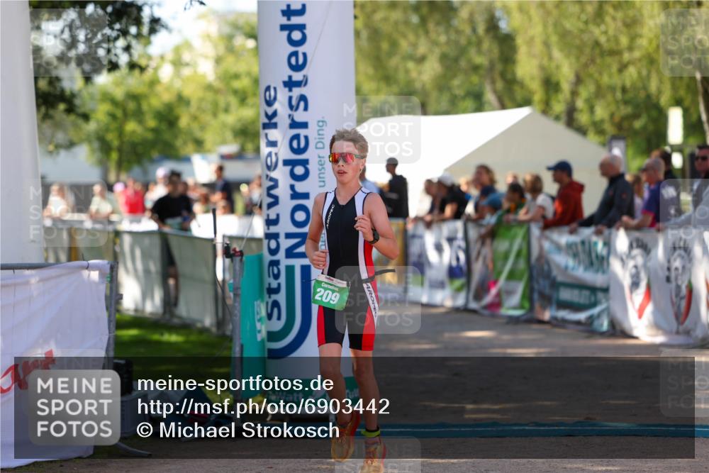 01.09.2024 - 17. Tribühne Triathlon Michael Strokosch http://msf.ph/oto/6903442 01.09.2024 11:03:44 Ziel 209, 213, 245, 275 meine-sportfotos.de