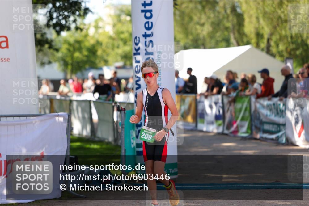 01.09.2024 - 17. Tribühne Triathlon Michael Strokosch http://msf.ph/oto/6903446 01.09.2024 11:03:44 Ziel 209, 213, 245, 275 meine-sportfotos.de