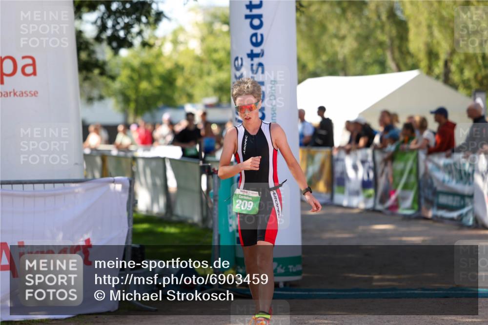 01.09.2024 - 17. Tribühne Triathlon Michael Strokosch http://msf.ph/oto/6903459 01.09.2024 11:03:44 Ziel 209, 213, 245, 275 meine-sportfotos.de
