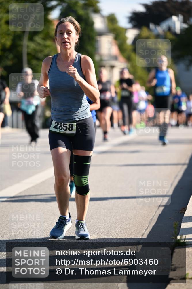01.09.2024 - BARMER Alsterlauf Dr. Thomas Lammeyer http://msf.ph/oto/6903460 01.09.2024 09:39:55 Laufen 2858 meine-sportfotos.de