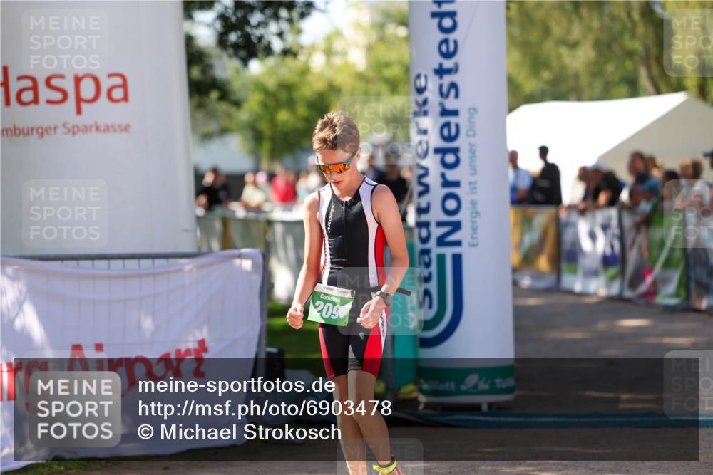 01.09.2024 - 17. Tribühne Triathlon Michael Strokosch http://msf.ph/oto/6903478 01.09.2024 11:03:45 Ziel 209, 213, 245, 275 meine-sportfotos.de
