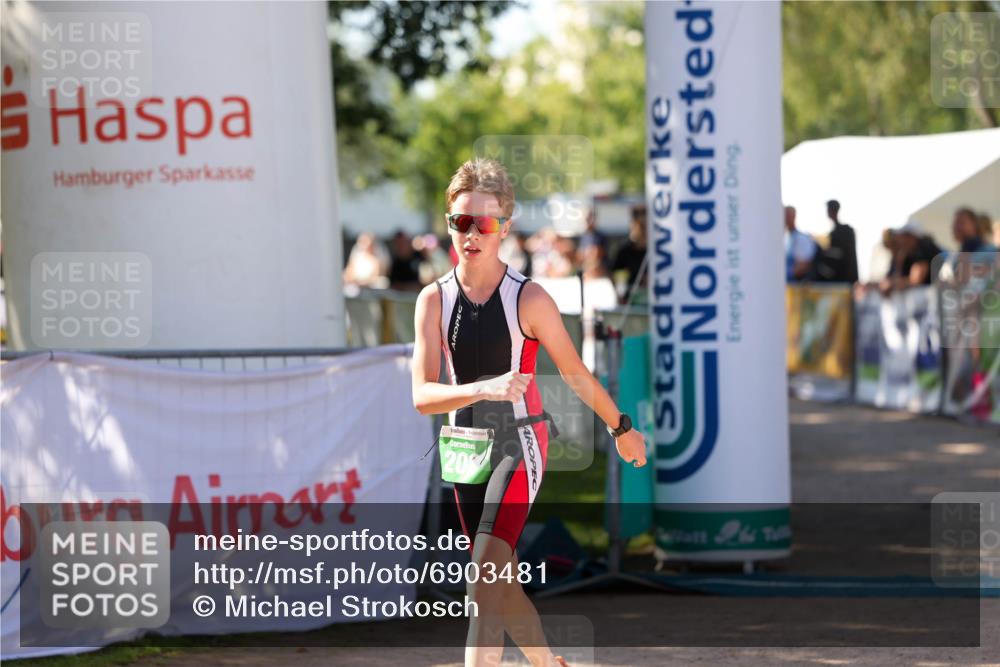 01.09.2024 - 17. Tribühne Triathlon Michael Strokosch http://msf.ph/oto/6903481 01.09.2024 11:03:45 Ziel 209, 213, 245, 275 meine-sportfotos.de