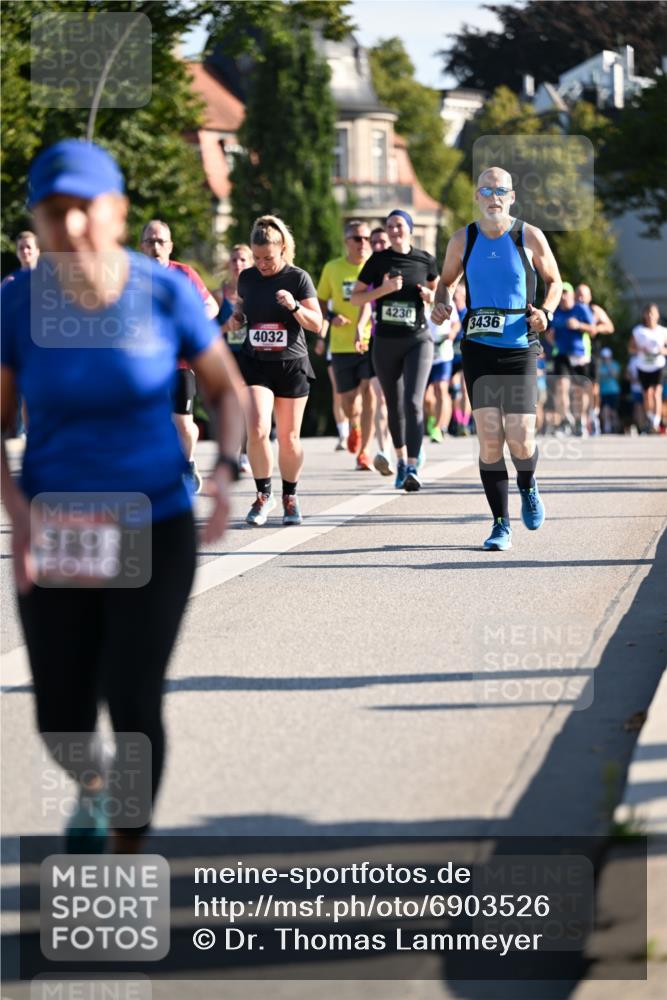 01.09.2024 - BARMER Alsterlauf Dr. Thomas Lammeyer http://msf.ph/oto/6903526 01.09.2024 09:39:57 Laufen 100, 4230, 3436, 4032 meine-sportfotos.de