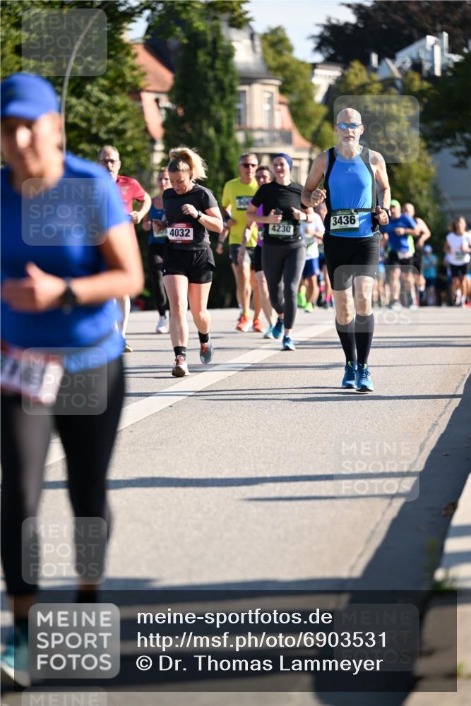 01.09.2024 - BARMER Alsterlauf Dr. Thomas Lammeyer http://msf.ph/oto/6903531 01.09.2024 09:39:57 Laufen 176, 3436, 4230, 4032 meine-sportfotos.de