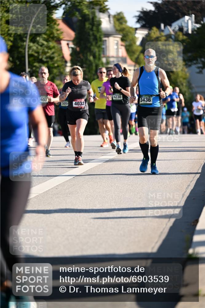 01.09.2024 - BARMER Alsterlauf Dr. Thomas Lammeyer http://msf.ph/oto/6903539 01.09.2024 09:39:57 Laufen 4230, 3657, 3436, 4032 meine-sportfotos.de