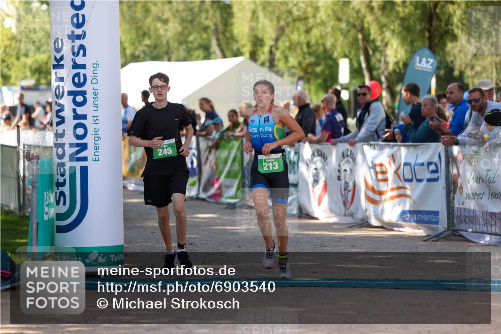 01.09.2024 - 17. Tribühne Triathlon Michael Strokosch http://msf.ph/oto/6903540 01.09.2024 11:03:48 Ziel 213, 245, 275 meine-sportfotos.de