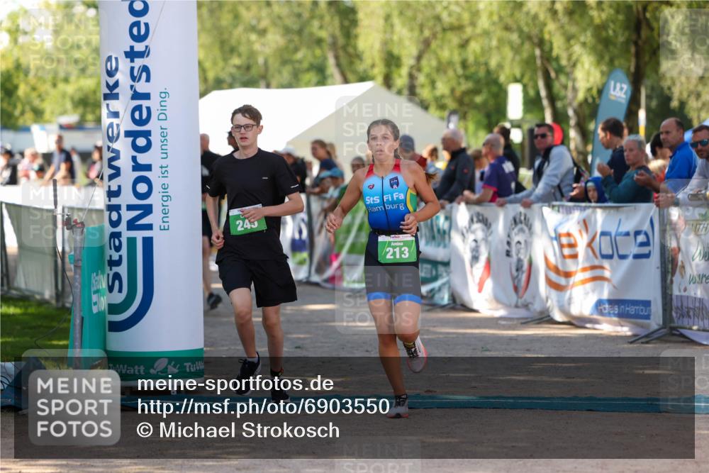 01.09.2024 - 17. Tribühne Triathlon Michael Strokosch http://msf.ph/oto/6903550 01.09.2024 11:03:48 Ziel 213, 245, 275 meine-sportfotos.de