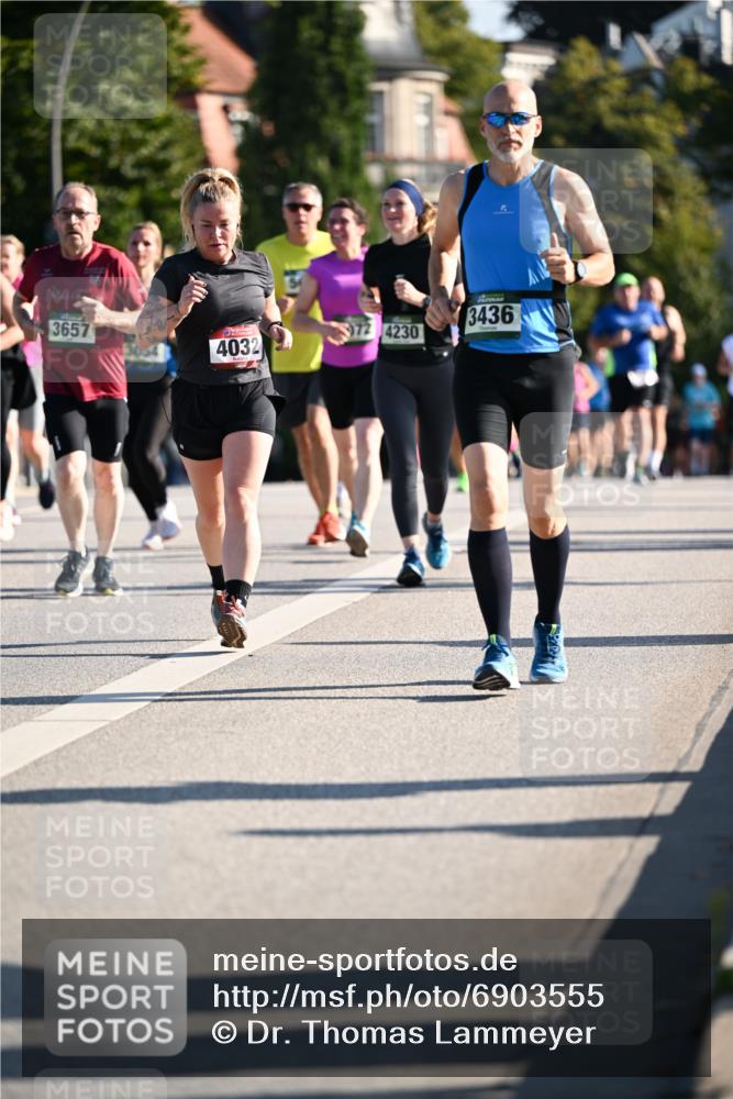 01.09.2024 - BARMER Alsterlauf Dr. Thomas Lammeyer http://msf.ph/oto/6903555 01.09.2024 09:39:58 Laufen 3657, 72, 4230, 4032, 3436 meine-sportfotos.de