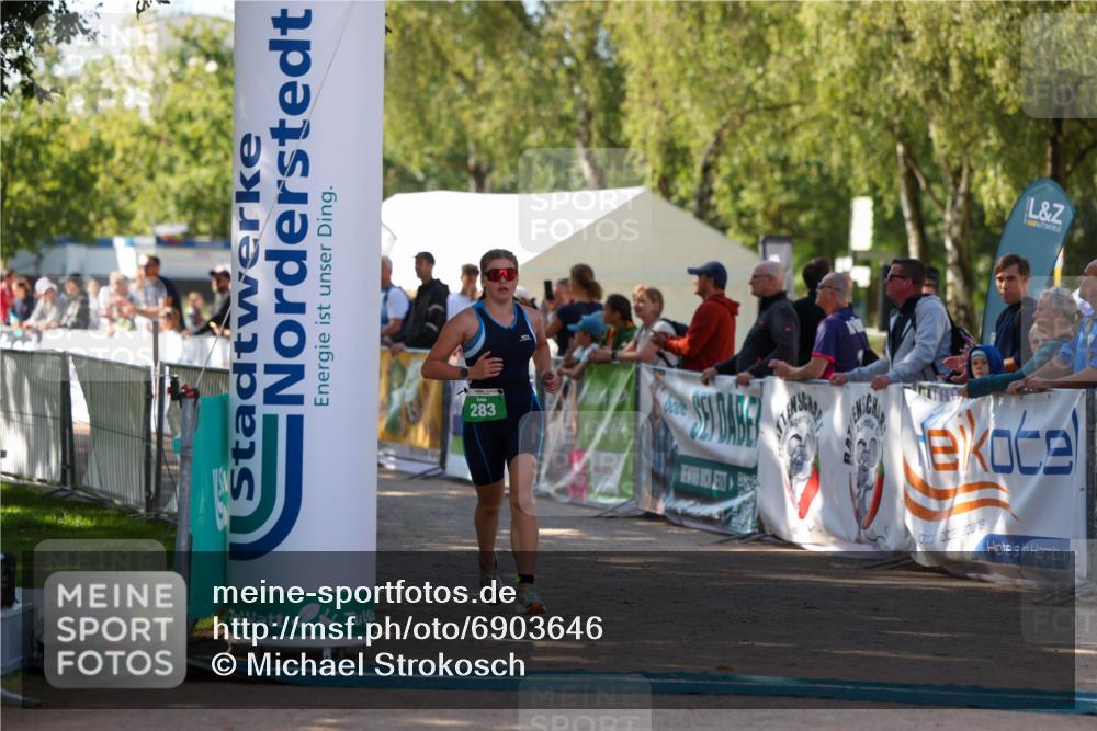 01.09.2024 - 17. Tribühne Triathlon Michael Strokosch http://msf.ph/oto/6903646 01.09.2024 11:04:07 Ziel 283 meine-sportfotos.de