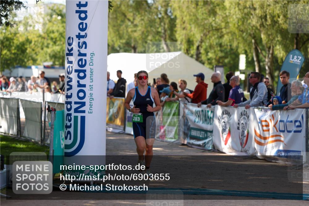 01.09.2024 - 17. Tribühne Triathlon Michael Strokosch http://msf.ph/oto/6903655 01.09.2024 11:04:07 Ziel 283 meine-sportfotos.de
