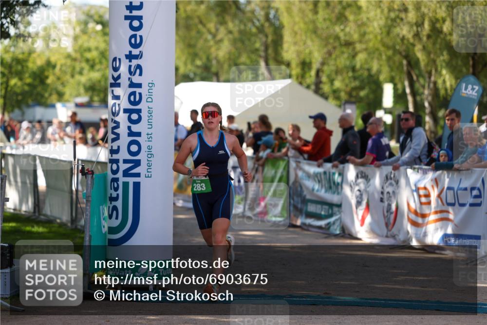 01.09.2024 - 17. Tribühne Triathlon Michael Strokosch http://msf.ph/oto/6903675 01.09.2024 11:04:07 Ziel 283 meine-sportfotos.de