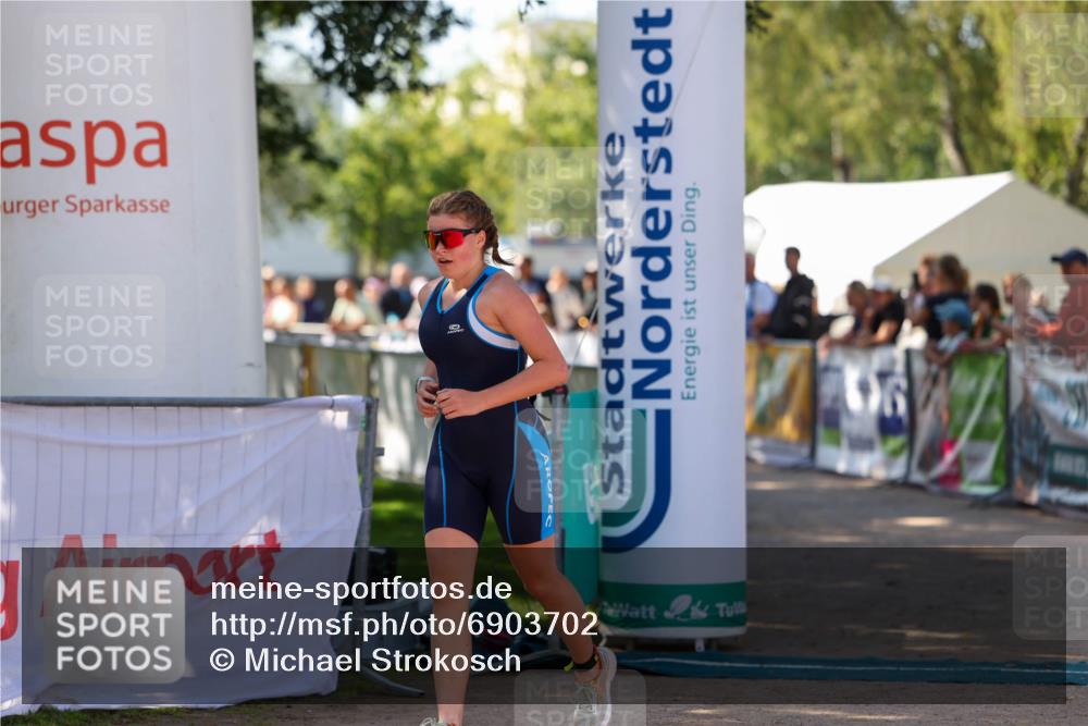 01.09.2024 - 17. Tribühne Triathlon Michael Strokosch http://msf.ph/oto/6903702 01.09.2024 11:04:09 Ziel 283 meine-sportfotos.de